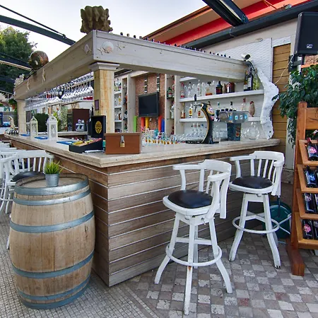 Romance מלון מרמריס